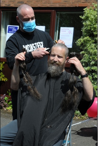 PC Rich Lymer during his charity haircut 